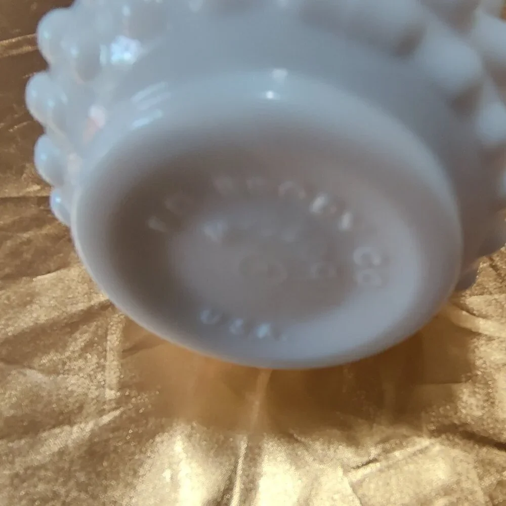 E.O. Brody, White Milkglass Vase in Great condition. 8